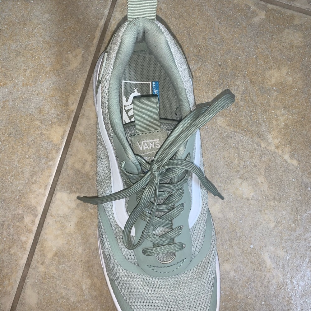 Vans - Picture 4 of 6